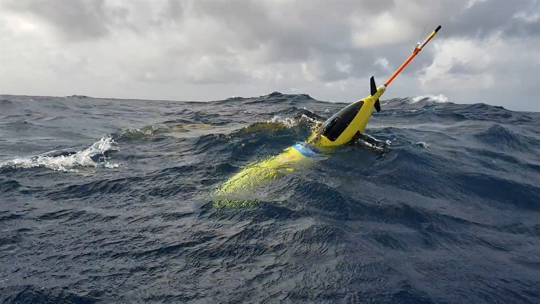 Un planeador oceánico de la NOAA comienza una inmersión