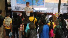 AOML researcher discusses ocean currents with a group of students. Image credit: NOAA