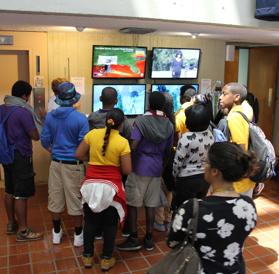Students watch physical oceanography demos at AOML. Image credit: NOAA