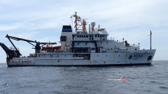 Scientists aboard NOAA Ship Bell M. Shimada oversee eAUV deployment. Image credit: NOAA