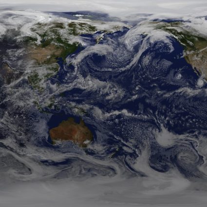 Mapa por satélite de la Tierra con atmósfera.
