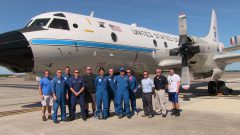 La tripulación del P3 en tierra en el Parque Avon. Crédito de la imagen: NOAA