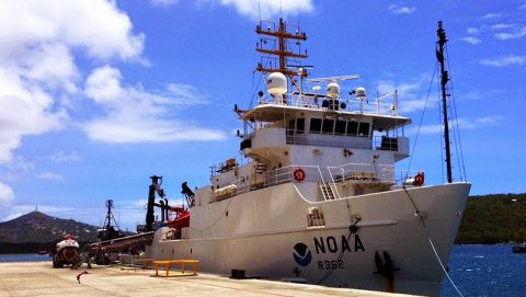 Nave de la NOAA Nancy Foster en el puerto, St. Thomas, USVI. Crédito de la imagen: NOAA