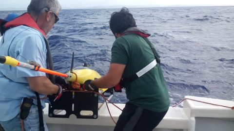 A glider is brought aboard the R/V La Sultana. Image credit: NOAA