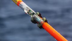 Un primer plano de la instrumentación científica que transmite datos de los Planeadores de Huracanes. Crédito de la foto: NOAA AOML.