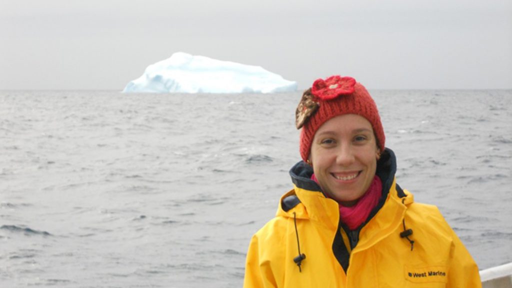 La Dra. Leticia Barbero es una oceanógrafa química del Instituto Cooperativo de Estudios Marinos y Atmosféricos de la NOAA en la Universidad de Miami. En su función, trabaja con el AOML para estudiar el sistema de dióxido de carbono en el océano, específicamente la acidificación del océano en las aguas costeras de la Costa Este de los Estados Unidos y el Golfo de México.