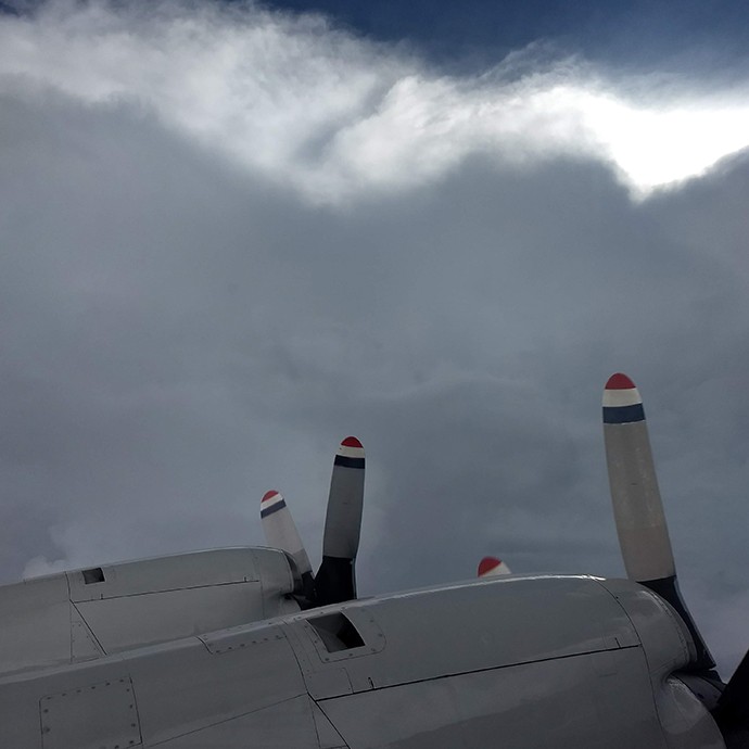 Una mirada al ojo del huracán Michael, que tuvo vientos máximos sostenidos de hasta 162 mph. Crédito de la foto, NOAA AOML.