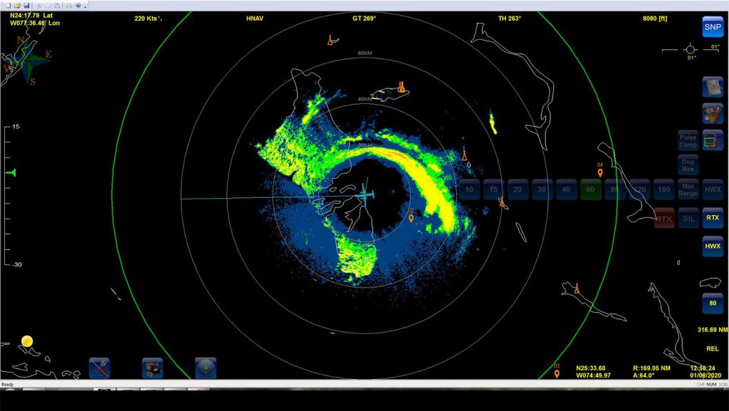 El reconocimiento de la NOAA continúa en la Tormenta Tropical Isaias hoy después de que su más reciente avión Cazador de Huracanes P-3 regrese a casa de su misión de 7 horas encargada por el Centro de Modelos Ambientales (EMC), que despegó a las 4:30 AM EDT el sábado 1 de agosto.