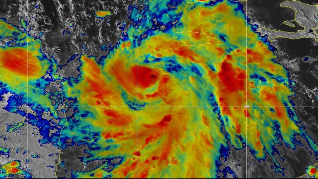Las operaciones de reconocimiento de aviones comenzaron el 5 de octubre para investigar la ubicación y la fuerza de la circulación de la tormenta tropical Delta. Encargado por el Centro Nacional de Huracanes (NHC), el avión P-3 de la NOAA despegó a la 1 PM EDT de Lakeland, FL.