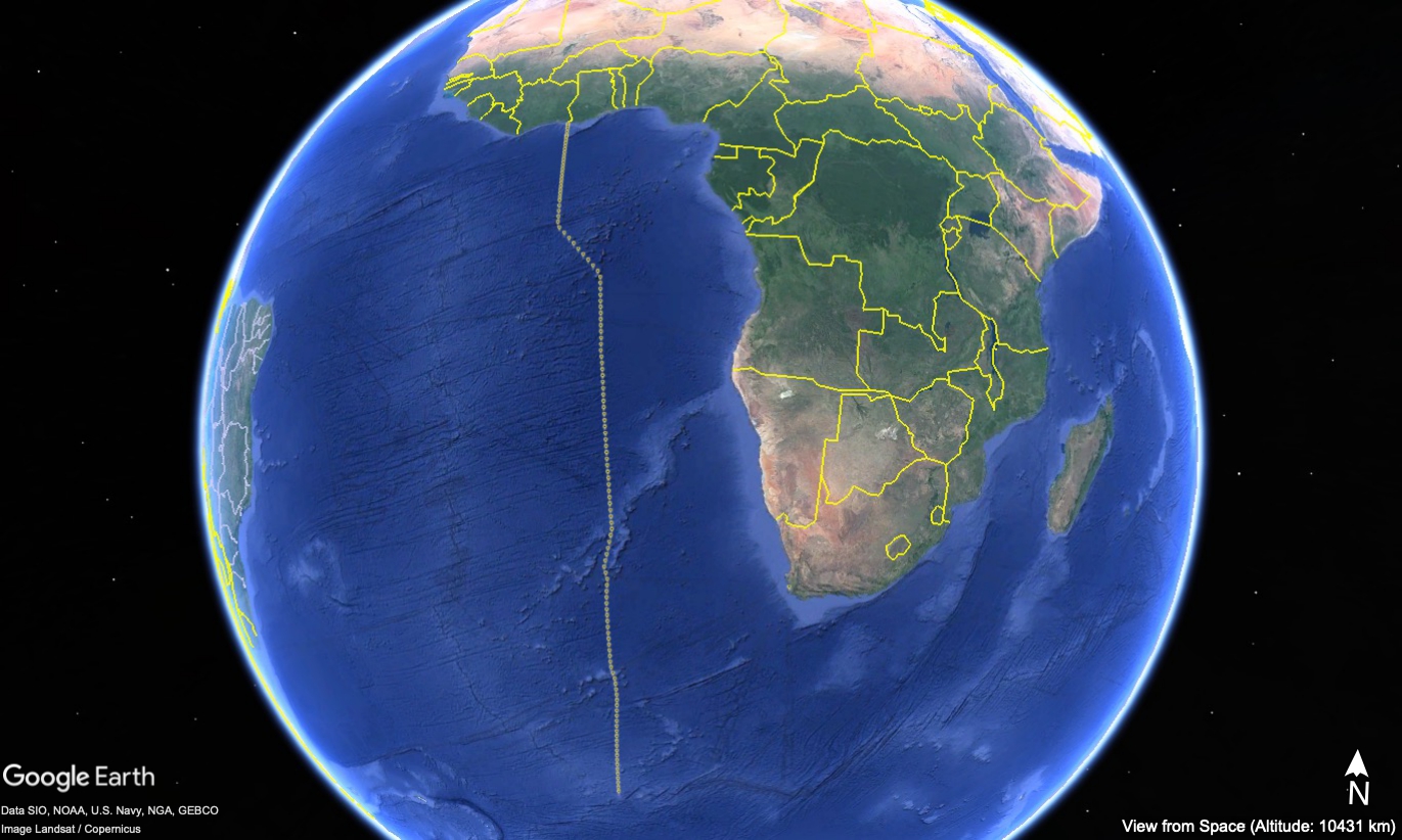 A13.5_cruisetrack Un mapa de la costa sur occidental de África (gris) con el agua azul claro que representa una línea de "Takoradi" al lado de Ghana casi lineal que va hacia el sur en el Atlántico Sur más allá del punto que muestra "Ciudad del Cabo" y dejando atrás la punta sur de África con el número "1".