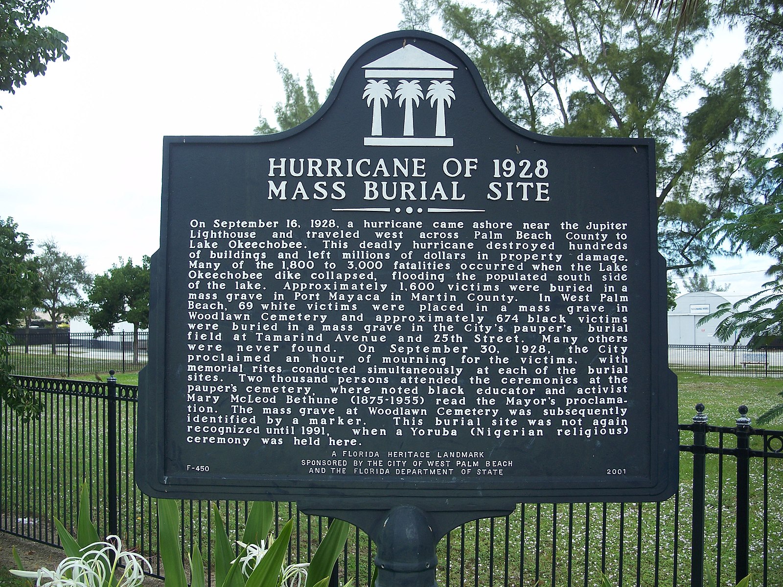 1600px-West_PB_FL_1928_Mass_Burial_Site_marker01.jpg